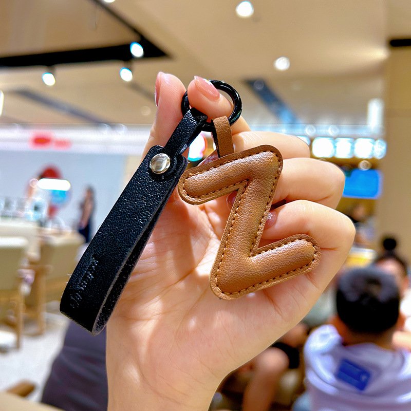 Wholesale Custom Creative Leather A-Z Letter Keychain Pendant Car Keychain Bag Accessories PU 26 letter pendant jewelry gifts