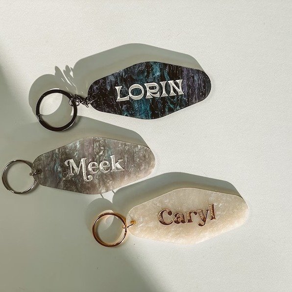 ABS glitter key chain custom logo Charms Key tags promotion blank plastic Retro vintage motel room hotel keychain pendant