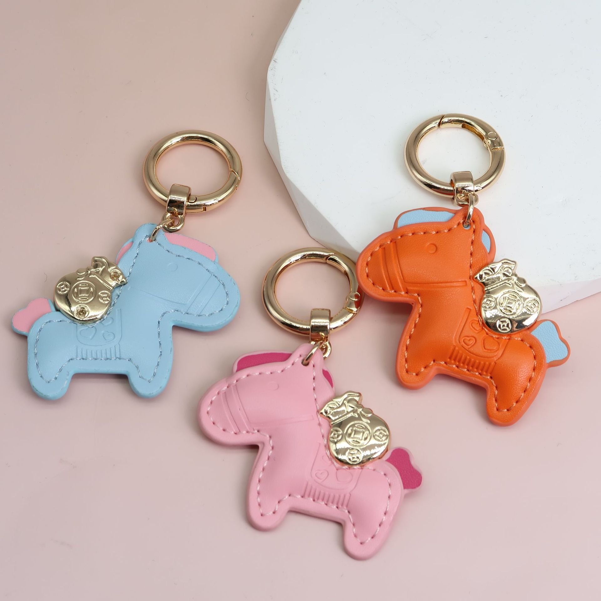 Creative Pony Car Keychain Mini Book Bag Bag Pendant Exquisite Leather Female Pony Lock Key Chain Gift