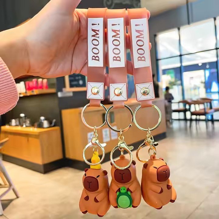 YUWEI Wholesale New Cartoon Capybara Doll Pvc Keychain Mini Car Bag Amine Keychains Pendant Gift