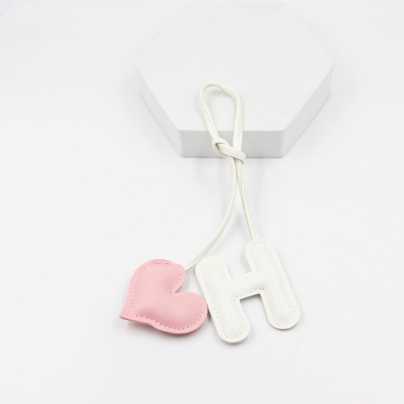 New leather shape heart alphabet letter key chain pendant ornament luxury car keychain accessories designer bag charms