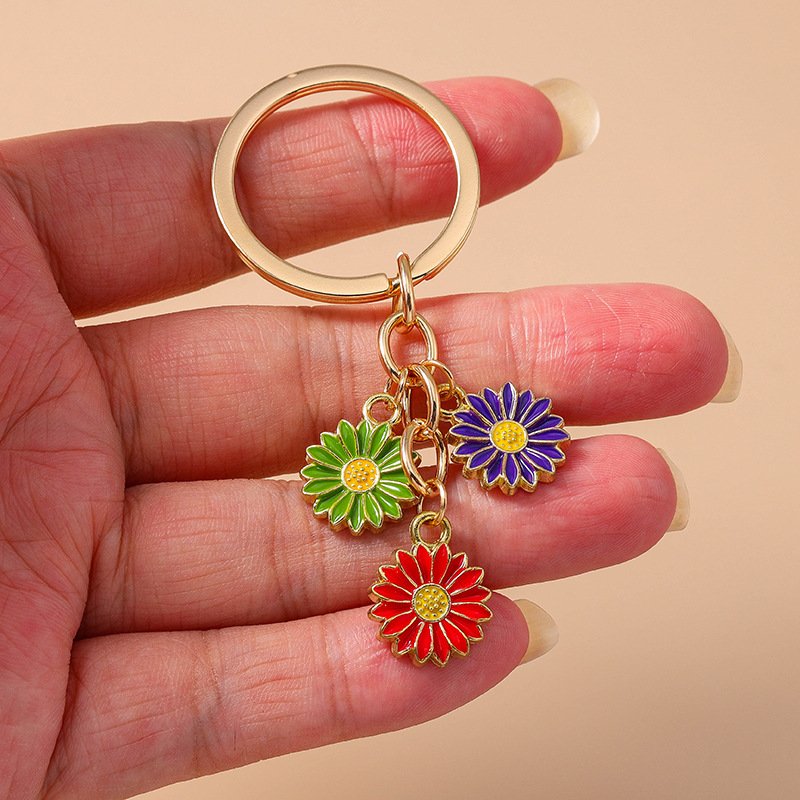 Daisy Flower Keychain for Car Key Souvenir Gifts for Women Men Handbag Pendant Keyrings DIY Jewelry Accessories