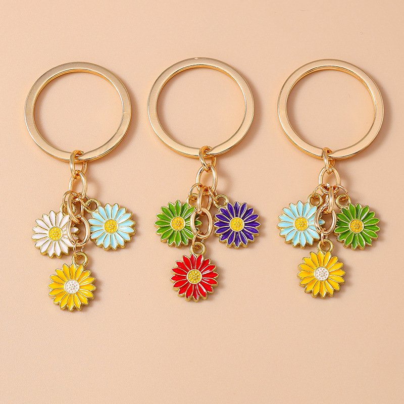 Daisy Flower Keychain for Car Key Souvenir Gifts for Women Men Handbag Pendant Keyrings DIY Jewelry Accessories