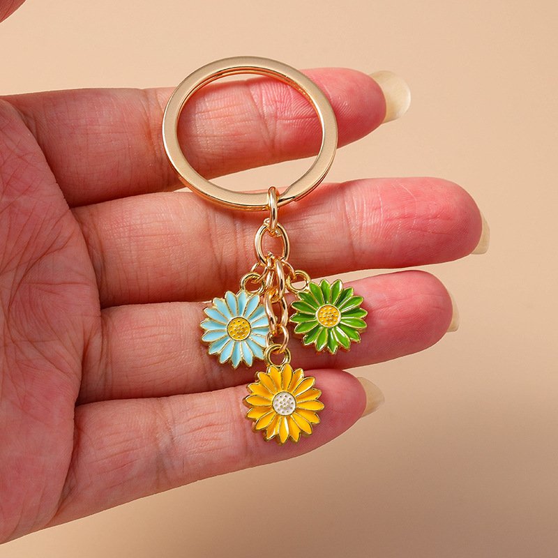Daisy Flower Keychain for Car Key Souvenir Gifts for Women Men Handbag Pendant Keyrings DIY Jewelry Accessories