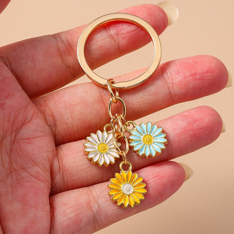 Daisy Flower Keychain for Car Key Souvenir Gifts for Women Men Handbag Pendant Keyrings DIY Jewelry Accessories