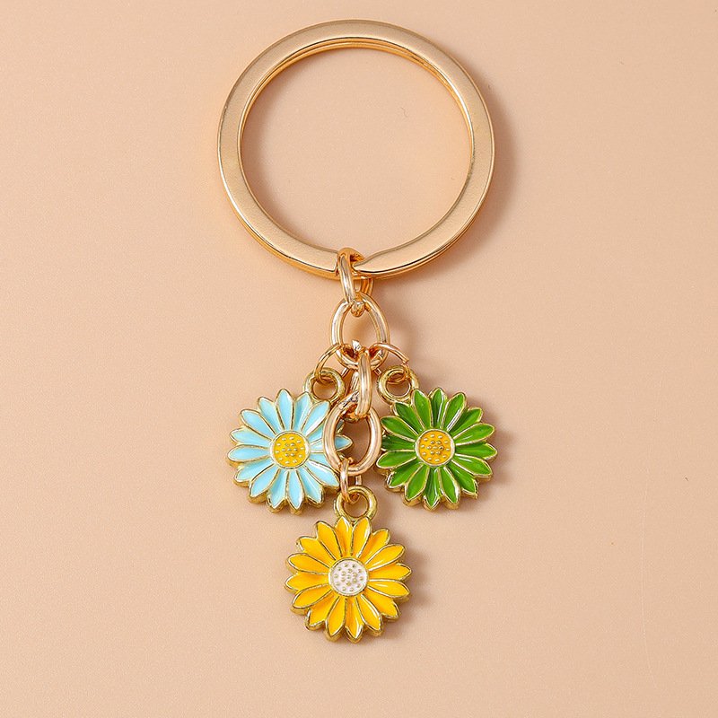 Daisy Flower Keychain for Car Key Souvenir Gifts for Women Men Handbag Pendant Keyrings DIY Jewelry Accessories