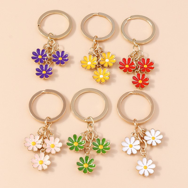 Daisy Flower Keychain for Car Key Souvenir Gifts for Women Men Handbag Pendant Keyrings DIY Jewelry Accessories