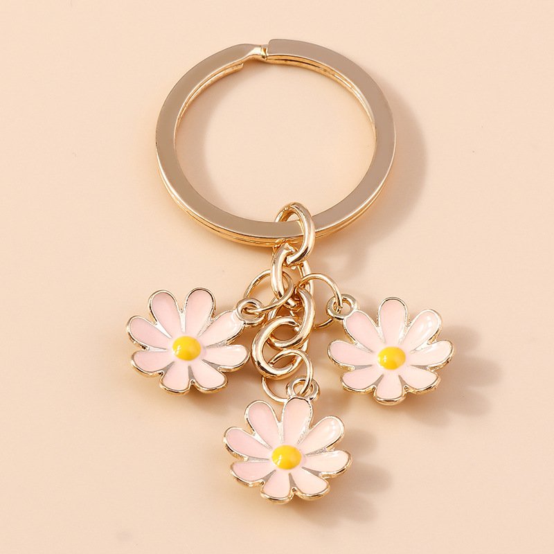 Daisy Flower Keychain for Car Key Souvenir Gifts for Women Men Handbag Pendant Keyrings DIY Jewelry Accessories