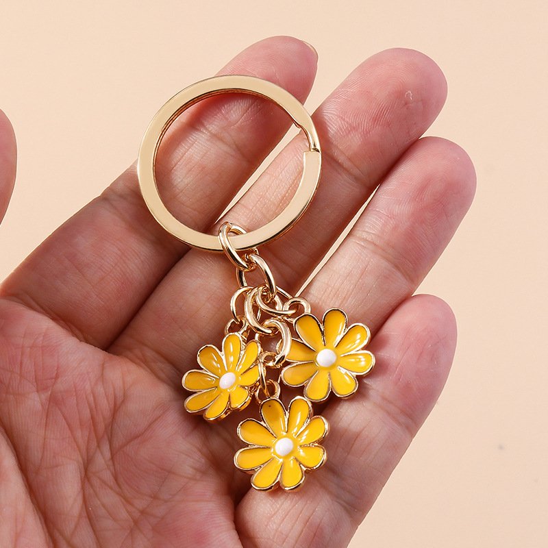Daisy Flower Keychain for Car Key Souvenir Gifts for Women Men Handbag Pendant Keyrings DIY Jewelry Accessories