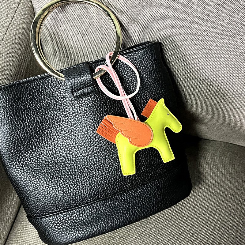 Wholesale PU Leather Lanyard Horse Animal Keychain Fashion Gift Wings Pony Leather Bag Pendant Gift Car Key Chain Handbag Charm