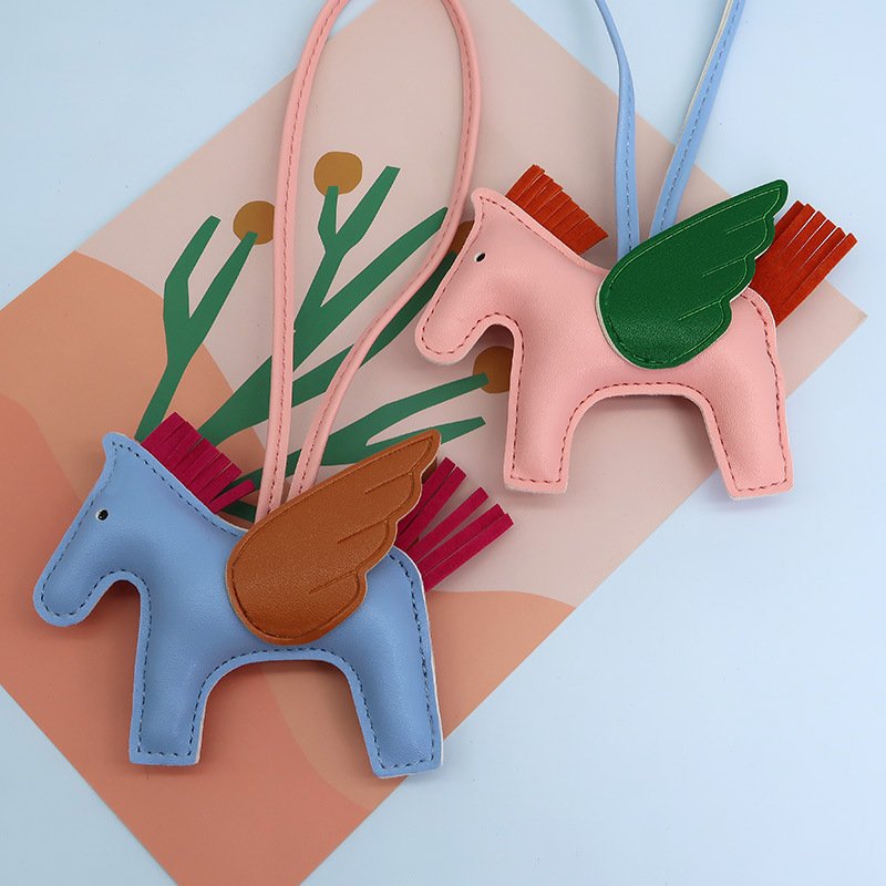 Wholesale PU Leather Lanyard Horse Animal Keychain Fashion Gift Wings Pony Leather Bag Pendant Gift Car Key Chain Handbag Charm