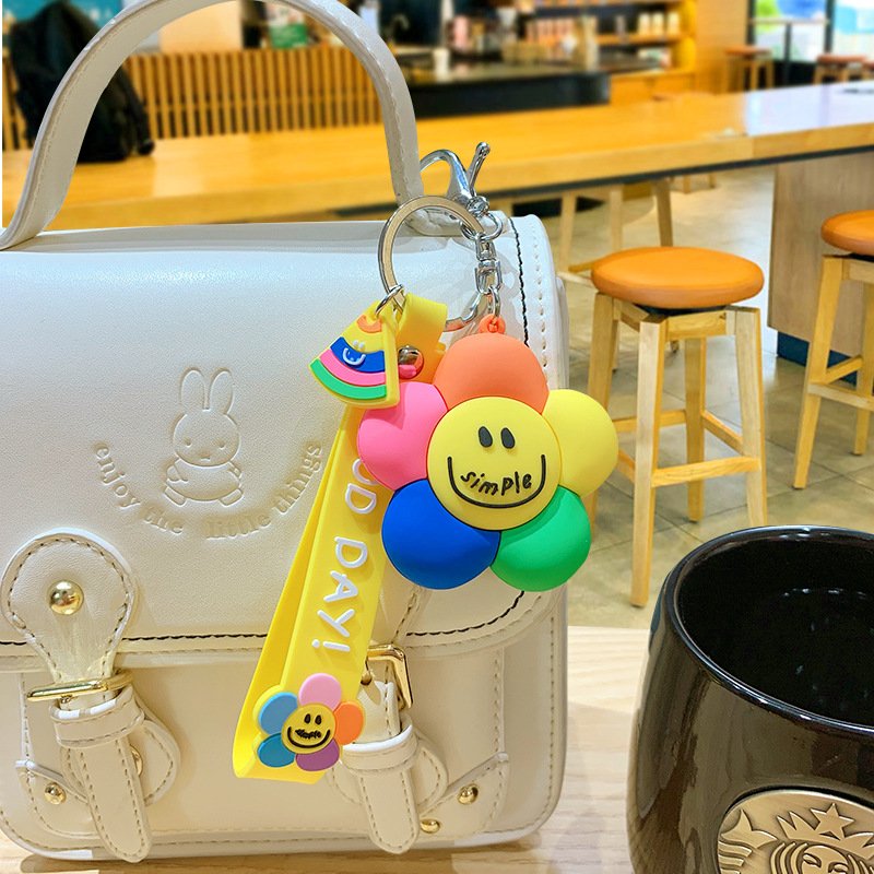 Wholesale PVC 3D Creative Cartoon Smiley Flowers Keychains Colorful Sunflower Cute Anime Rubber Key Chains Car Key Ring Pendant