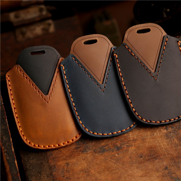 Hand Sewing Leather Car Key Case Cover for Toyota Camry RAV4 Avalon C-HR Prius Corolla Car Key Shell with Keychain
