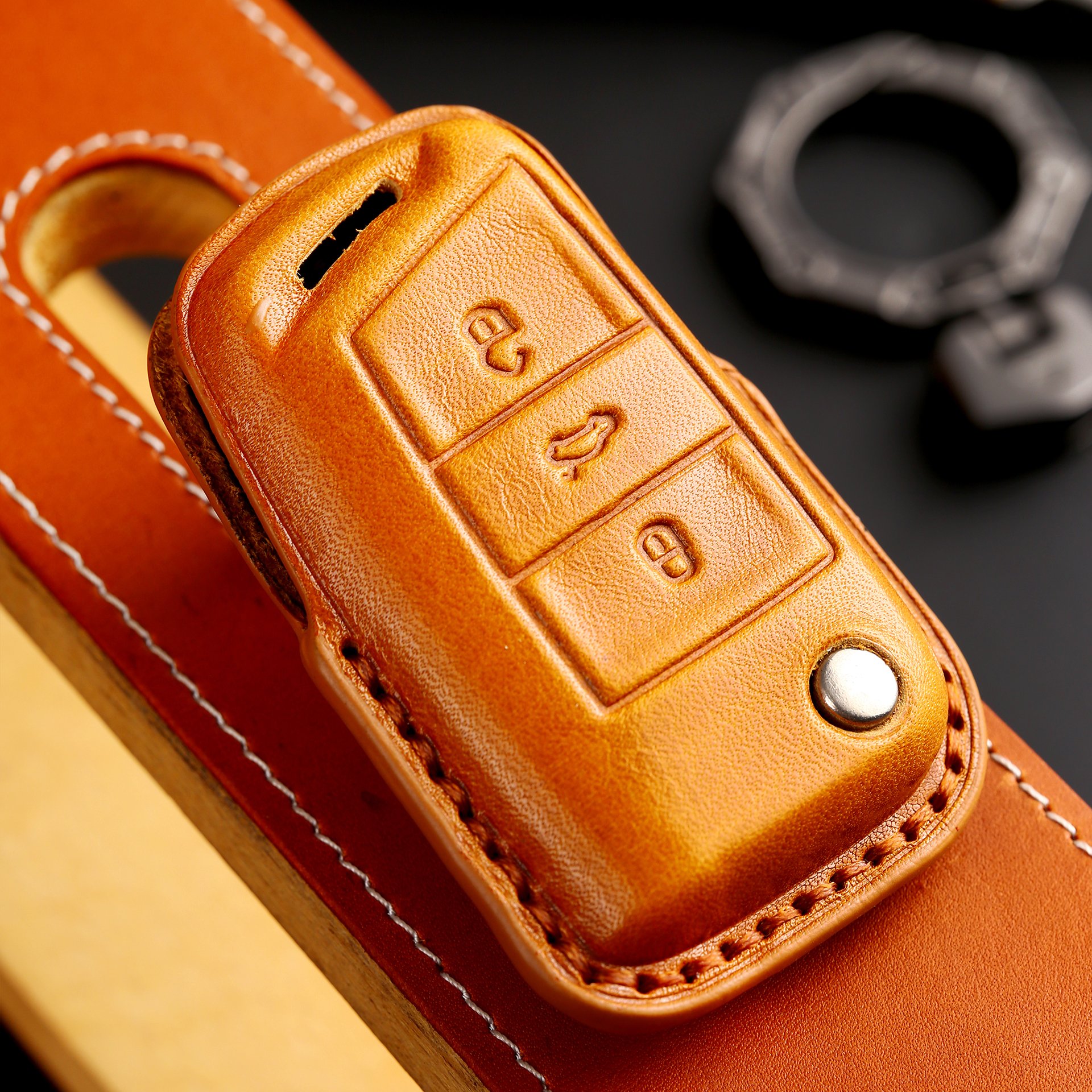 Genuine Leather Car Key Case Cover for Volkswagen Magotan B8 Skoda A7 Passat MK7 Variant 2015-2019 Keys Handmade Car key Shell