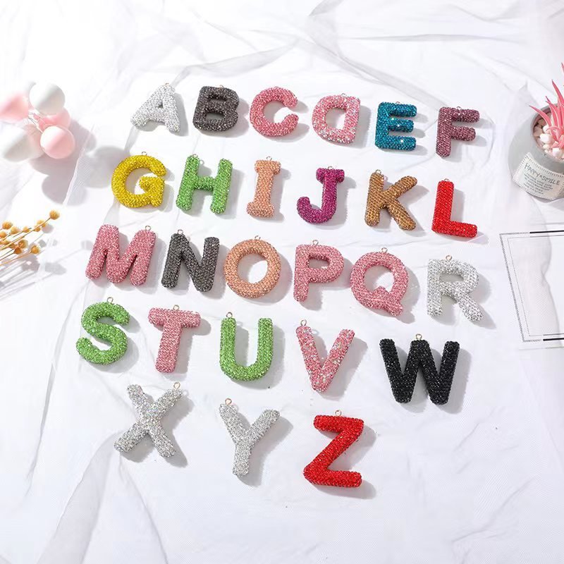 Fashion Full Diamond Crystal Letter G Initial Keychain For Gifts 3D Doll Pendant Car Key Handbag Accessories Keychains Key Ring
