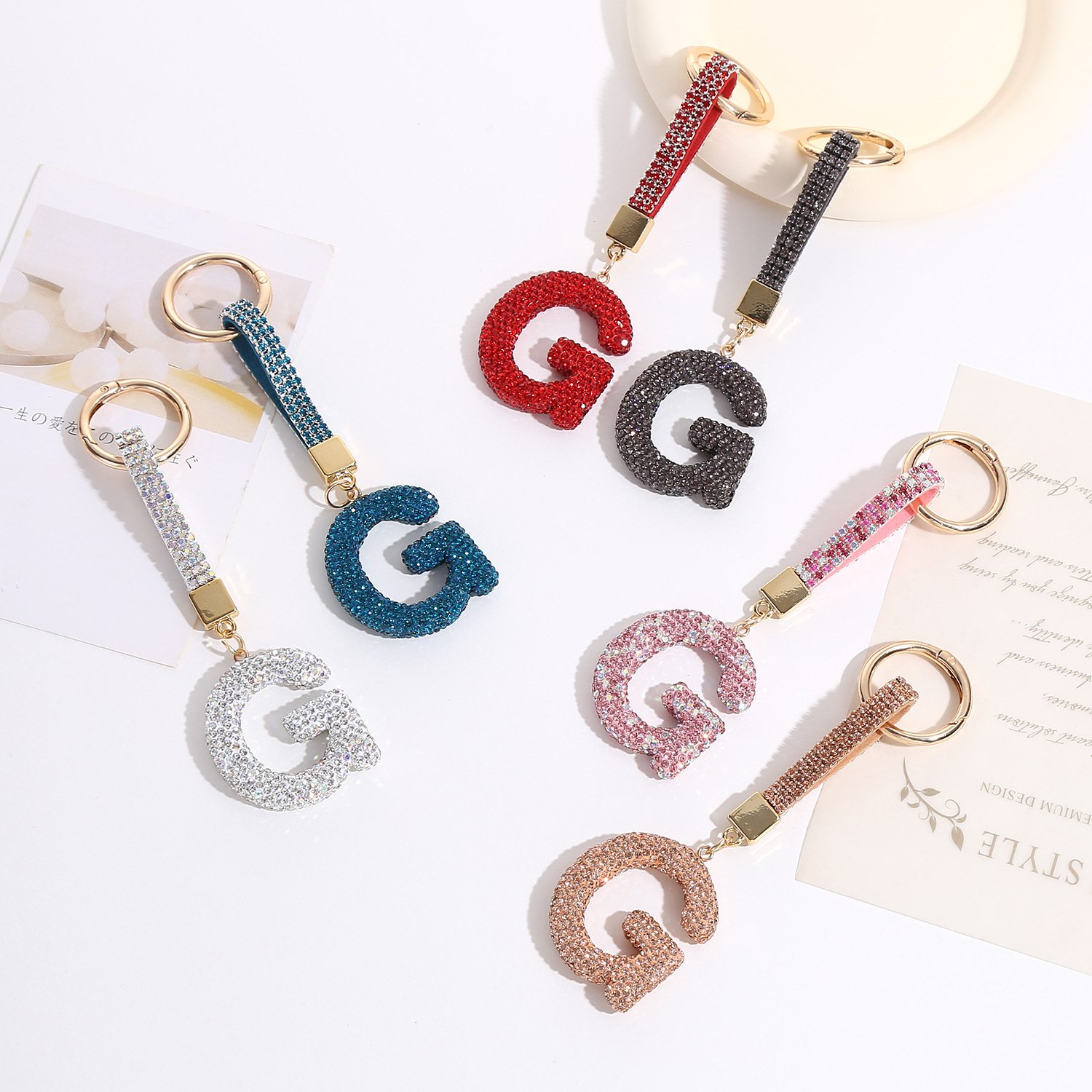Fashion Full Diamond Crystal Letter G Initial Keychain For Gifts 3D Doll Pendant Car Key Handbag Accessories Keychains Key Ring