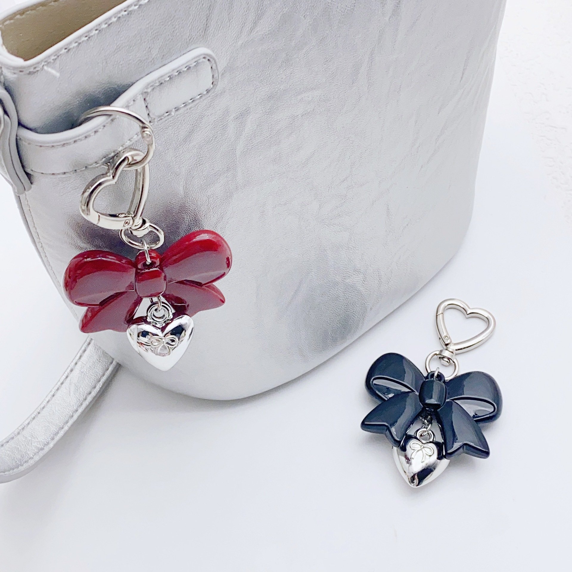 Super hot sale y2k metal Silver Heart pendant charm resin bow keychain bag charm decoration phone strap