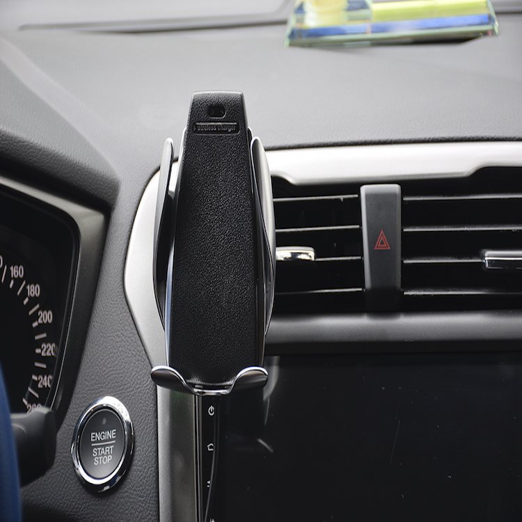 10W Qi Standard Smart Sensor S5 Automatic Clamping Fast Charging Mount Wireless Car Charger Holder in Car
