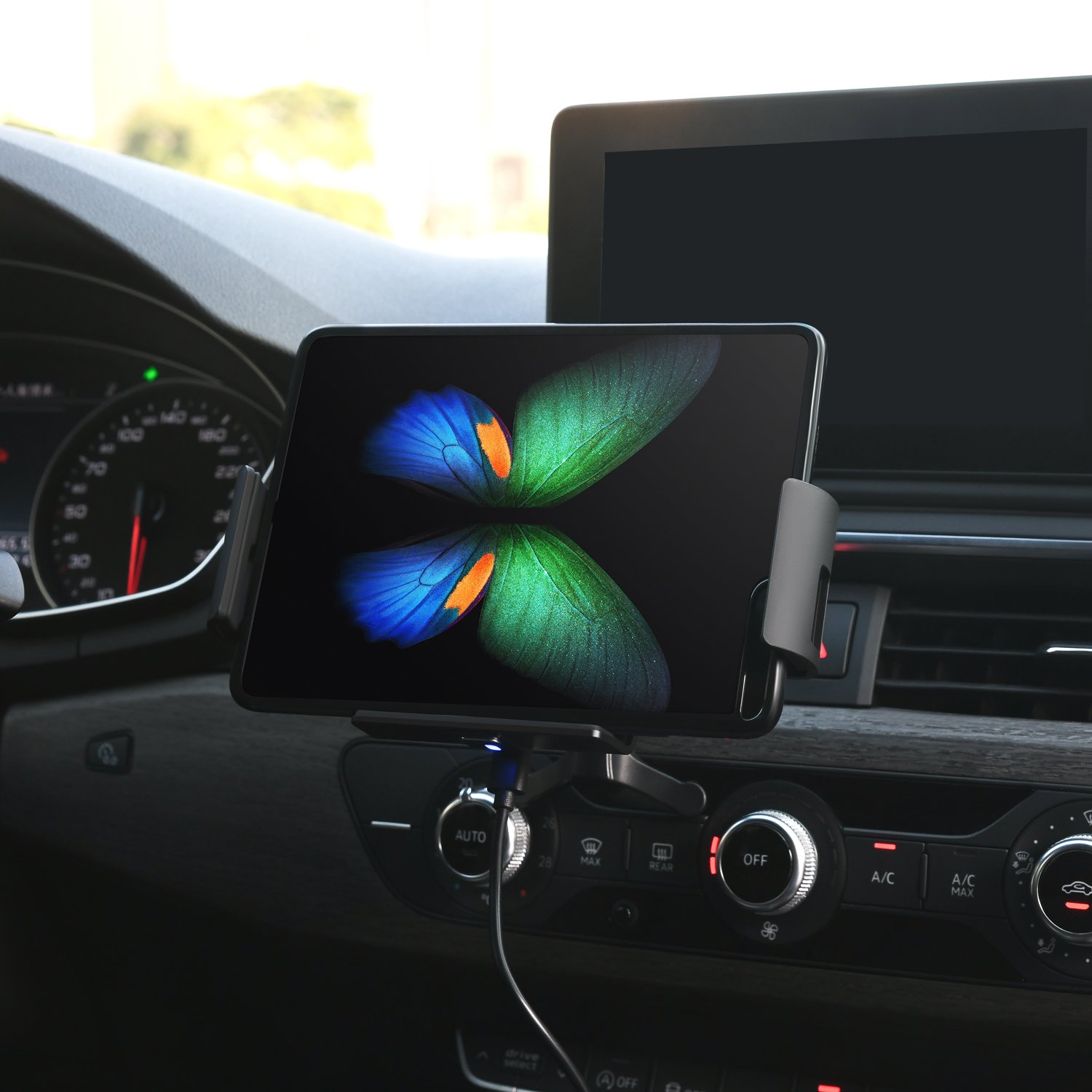 mobile phone Car wireless charging pad large holder 15W large screen car holder wireless charger car mount