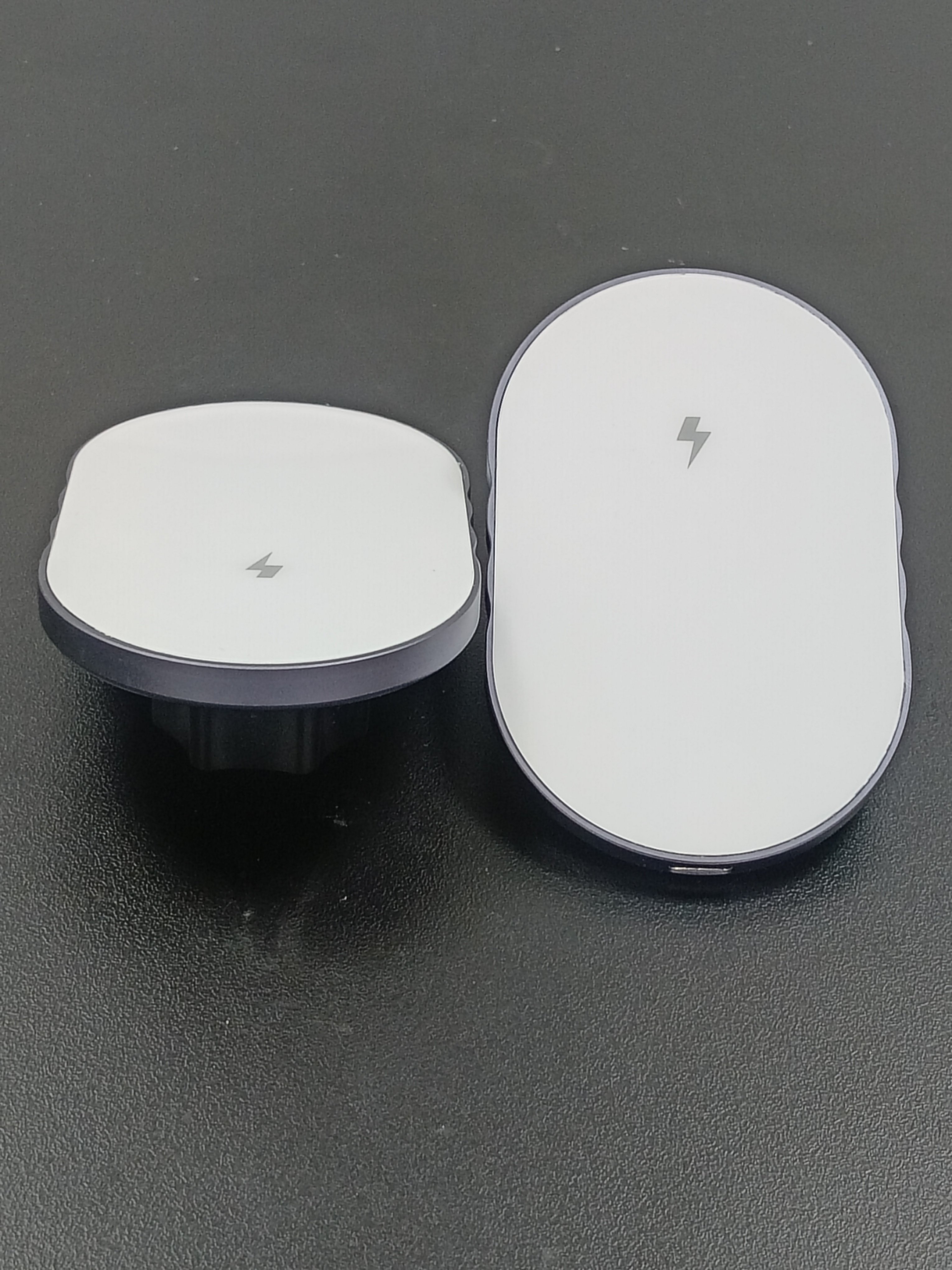 2024 Most Fashionable 15W Magnetic Built-In Mobile Phone Holder 2-in-1 Fast Wireless Charger Integrated Multi-Function 10W 5W