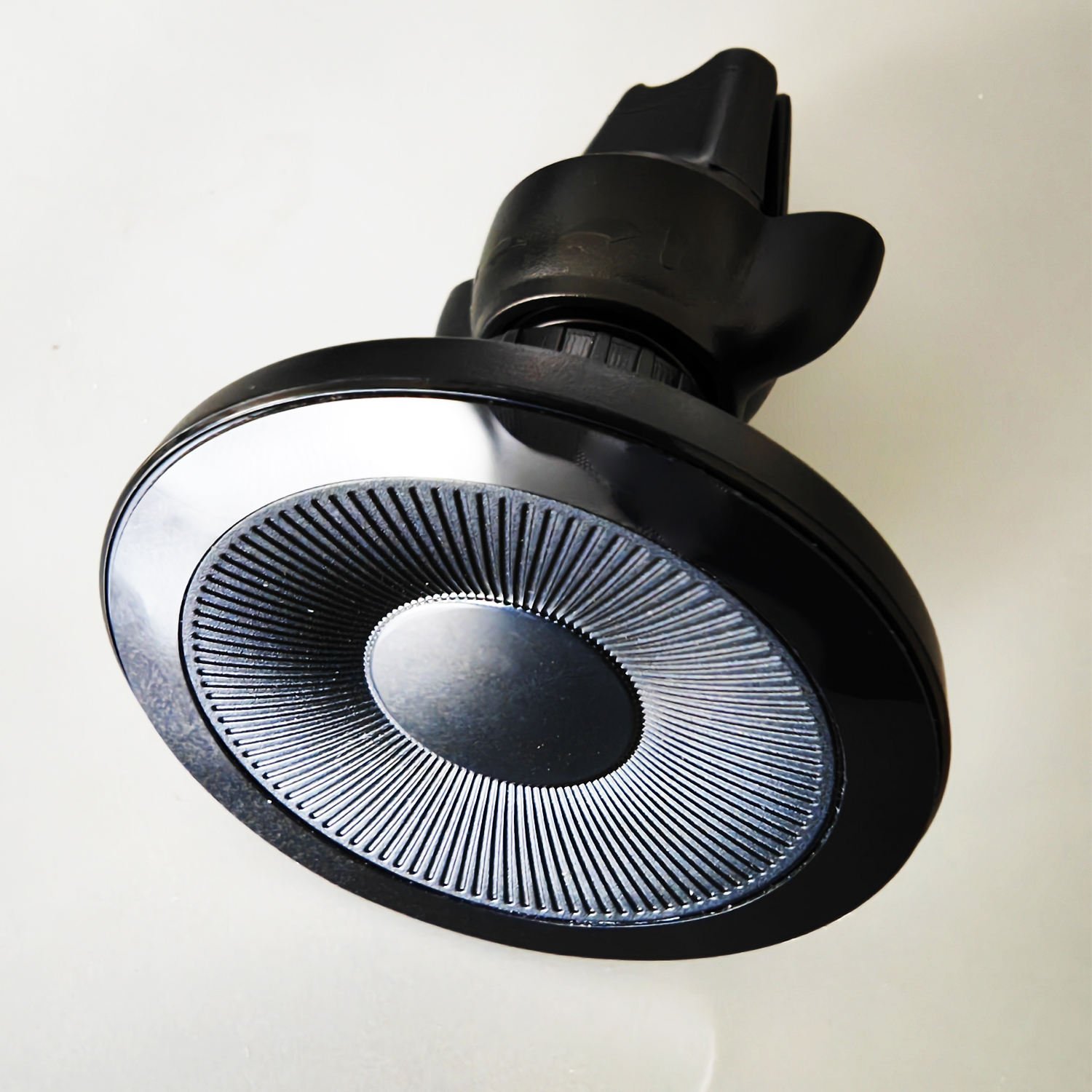 Good Quality Fashion Washable Nano Silicone Suction Cup Dashboard Car Mount with 17mm Ball Connector