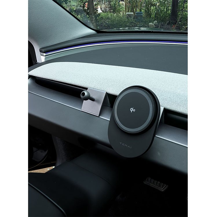 Wholesale high quality for tesla model y easy installation Charging safety 15W Mobile Holder For Car