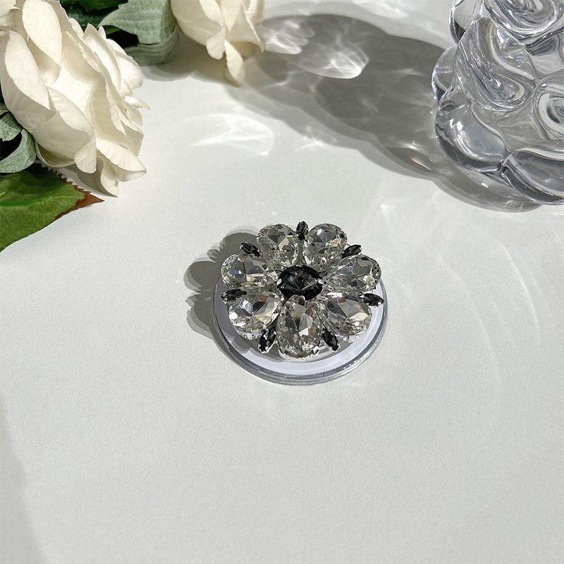 Wholesale Luxury Masonry Diamond Desk Foldable Stand Ring Magnetic Mobile Phone Holders For Mobile Phone Accessory Socket