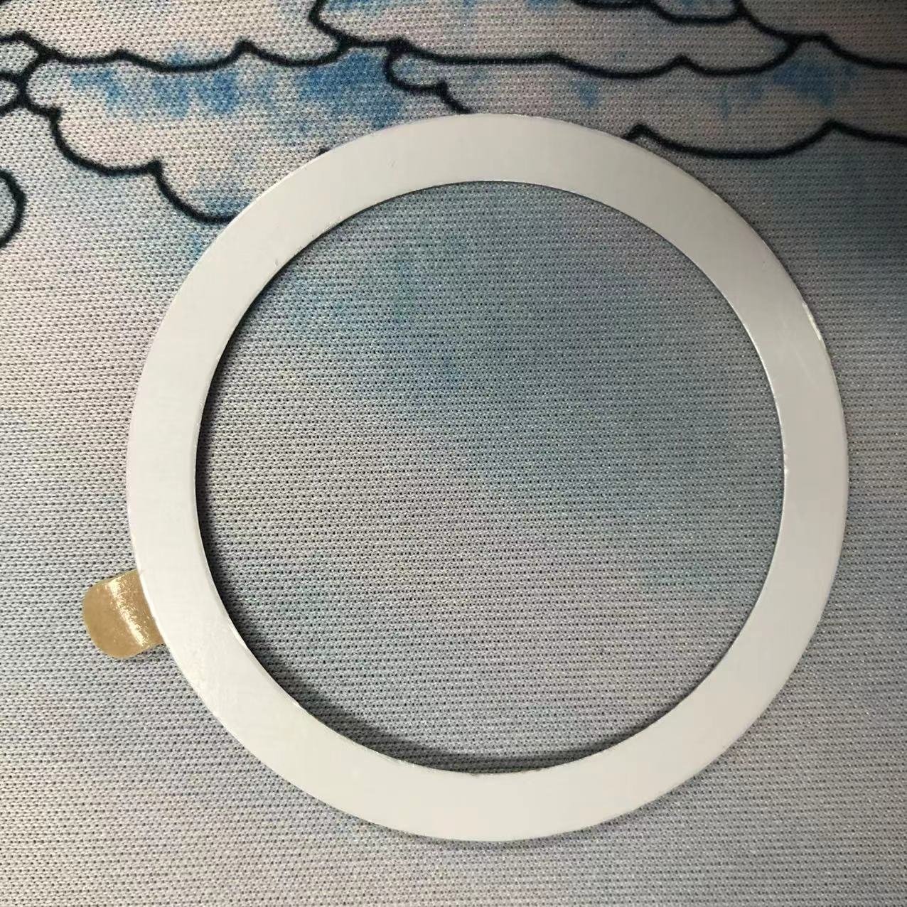 The latest new Sticky Magnetic Wall Mount for Magnetic ring Plate on phone wireless charger