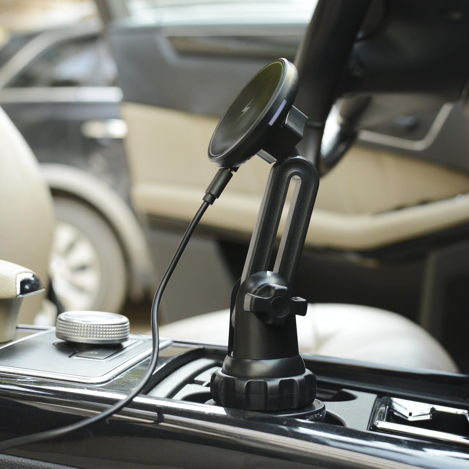 The new car cup holder magnetic charging stand 15W wireless fast charging cross-border e-commerce sales