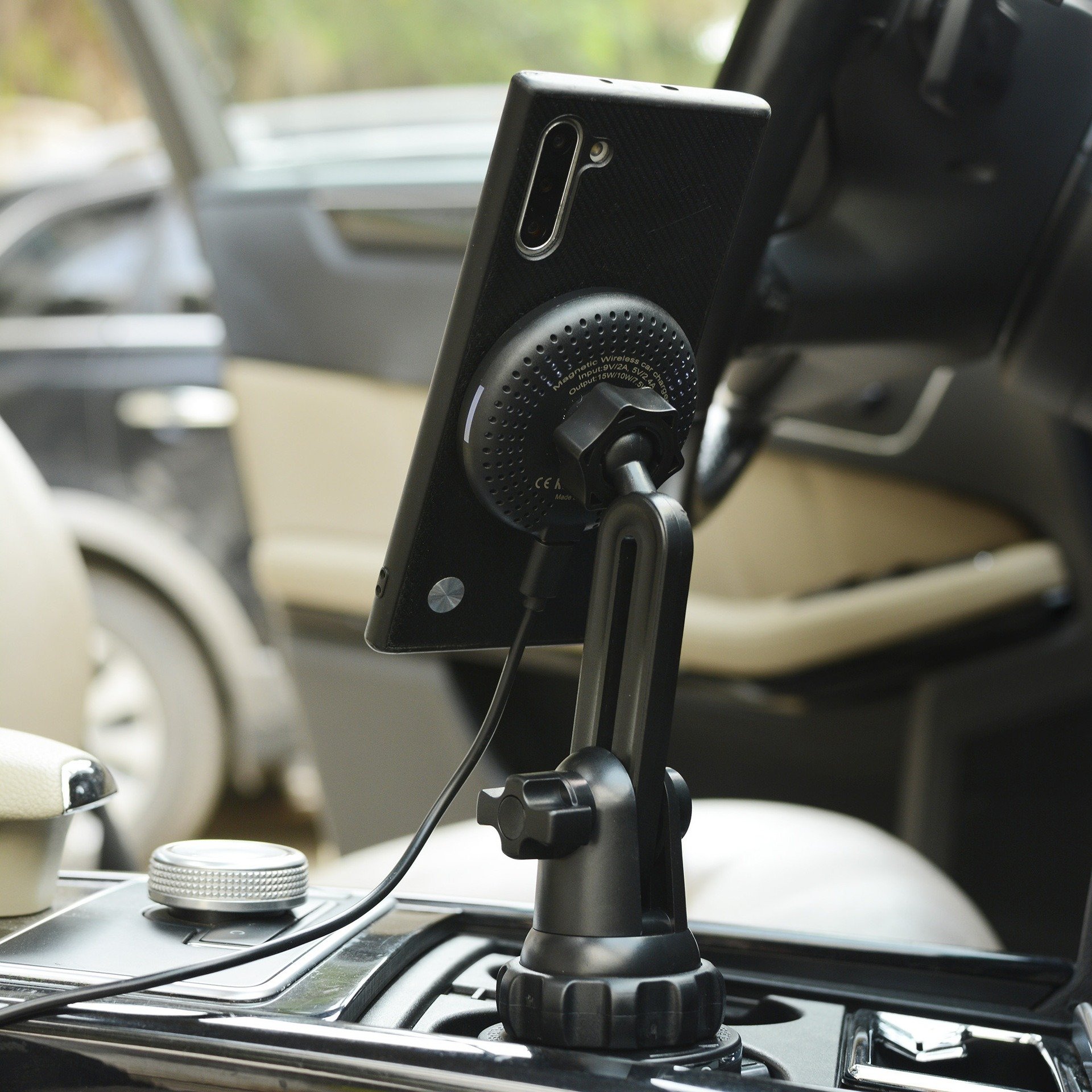 The new car cup holder magnetic charging stand 15W wireless fast charging cross-border e-commerce sales