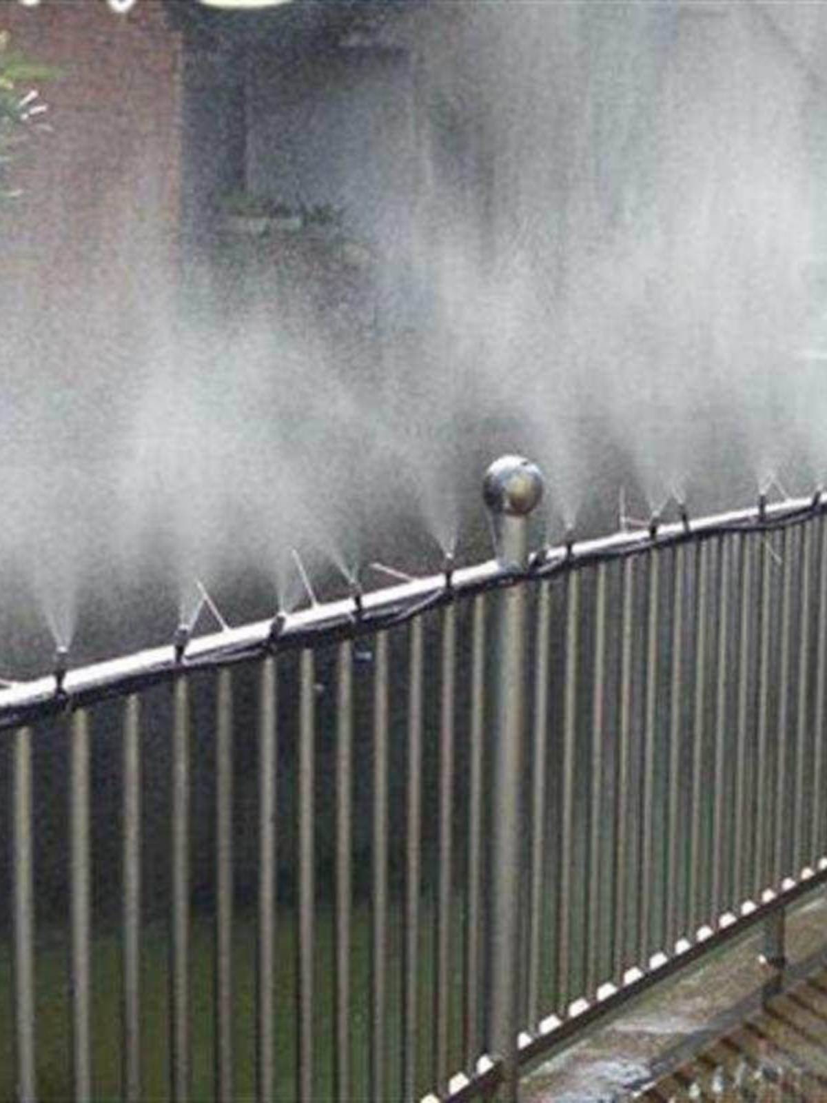 The automatic gravitational sprayer is used to cool down the balconies on the balconies, and the off-air conditioner cools the heat
