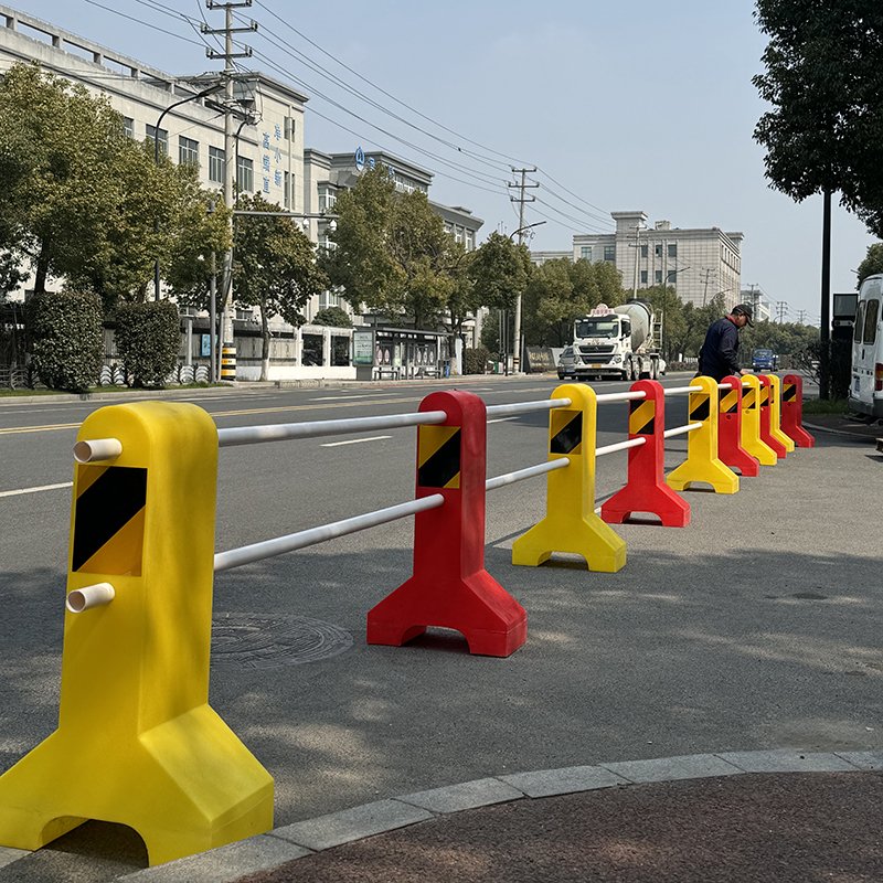 Plastic diversion piers traffic facilities Plastic water-filled barricades anti-collision isolation pole