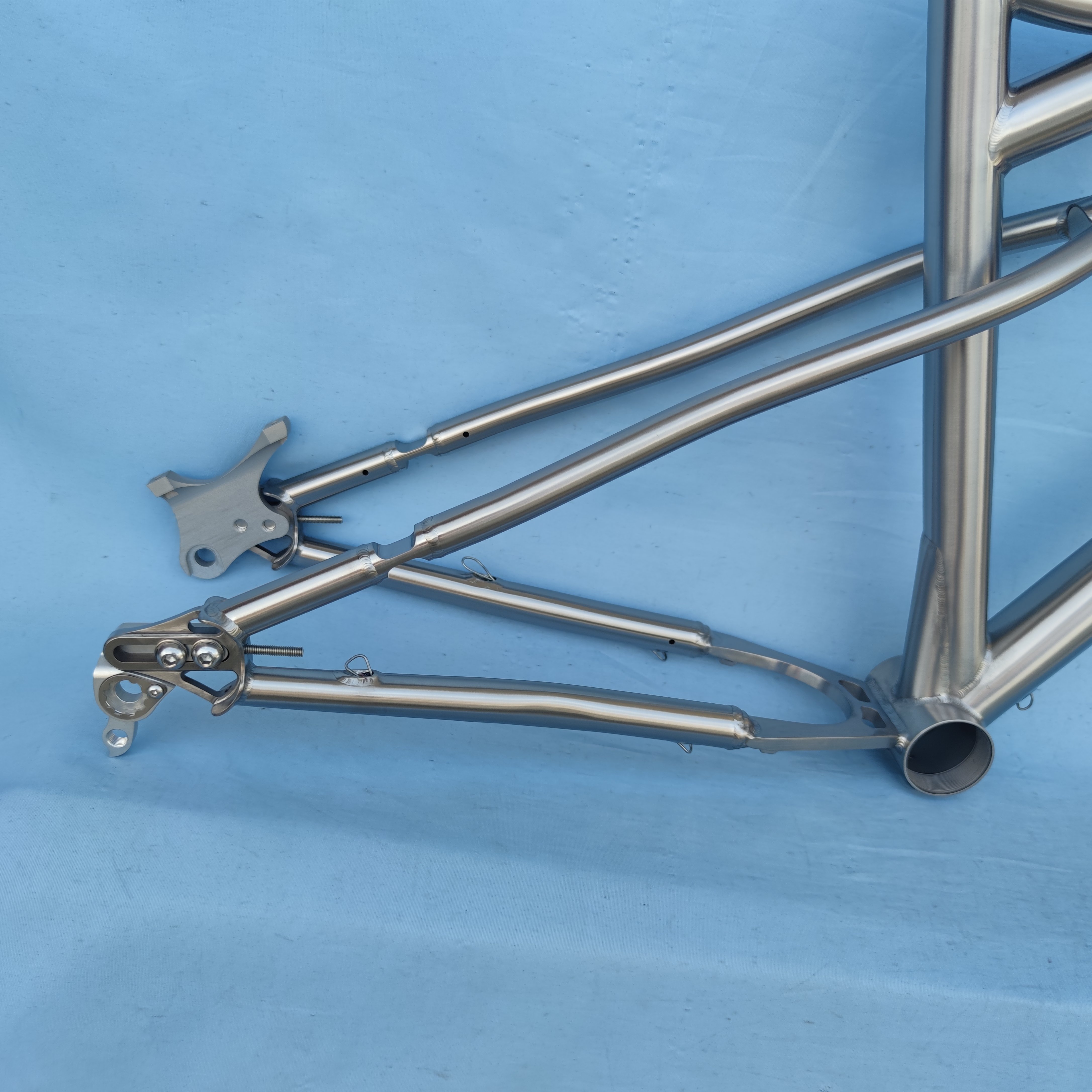 New Arrive Hot Sale 2024 Customized High end full suspension titanium bike frame MTB manufacturer