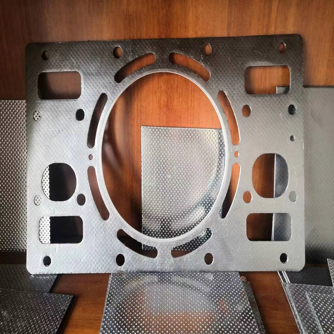 Head Gasket Material Metal Tooth Plate And Pure Graphite Paper Composite Sealing Sheet