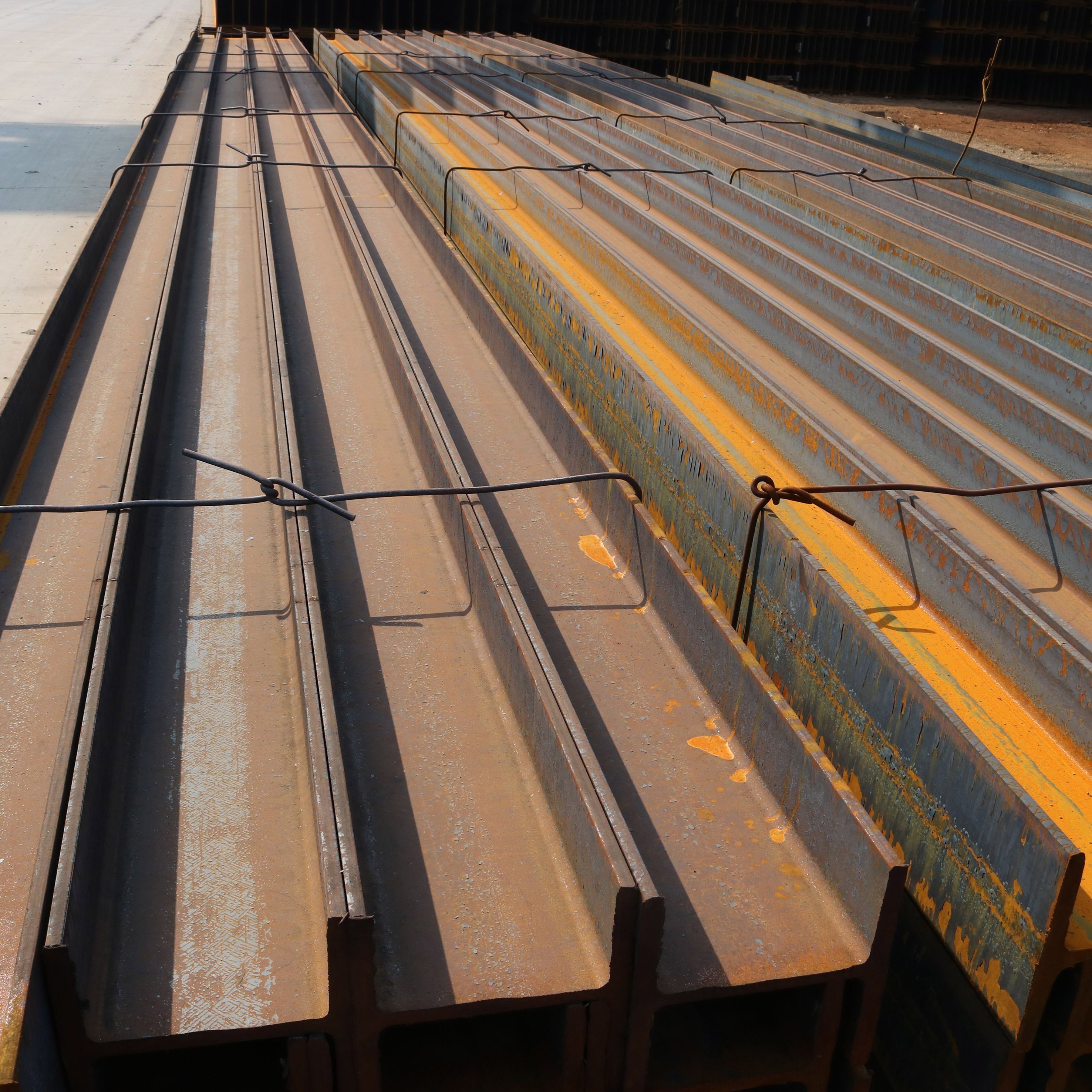 Hot-rolled iron-carbon steel h-beams concrete fence h-beam mould h-shape beam cutting machine
