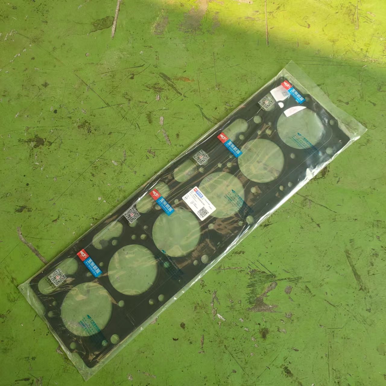 High quality auto parts Yuchai engine parts cylinder head gasket J2000-1003001A-C64