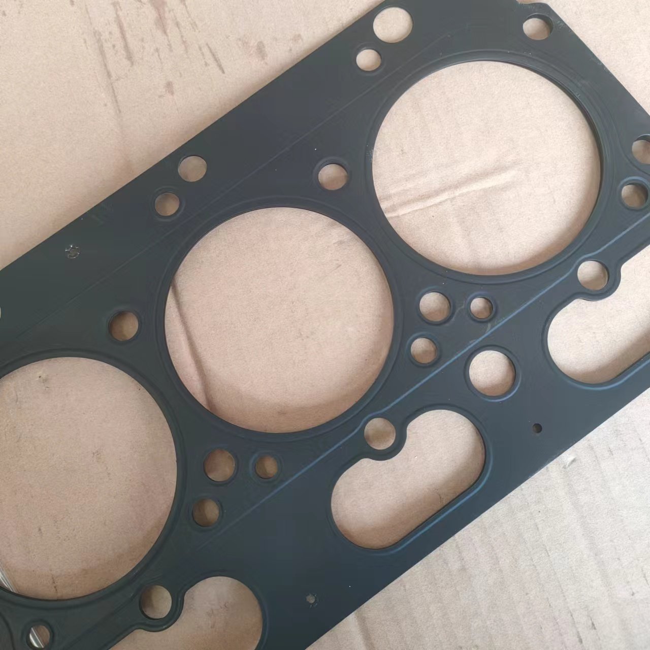 High quality auto parts Yuchai engine parts cylinder head gasket J2000-1003001A-C64
