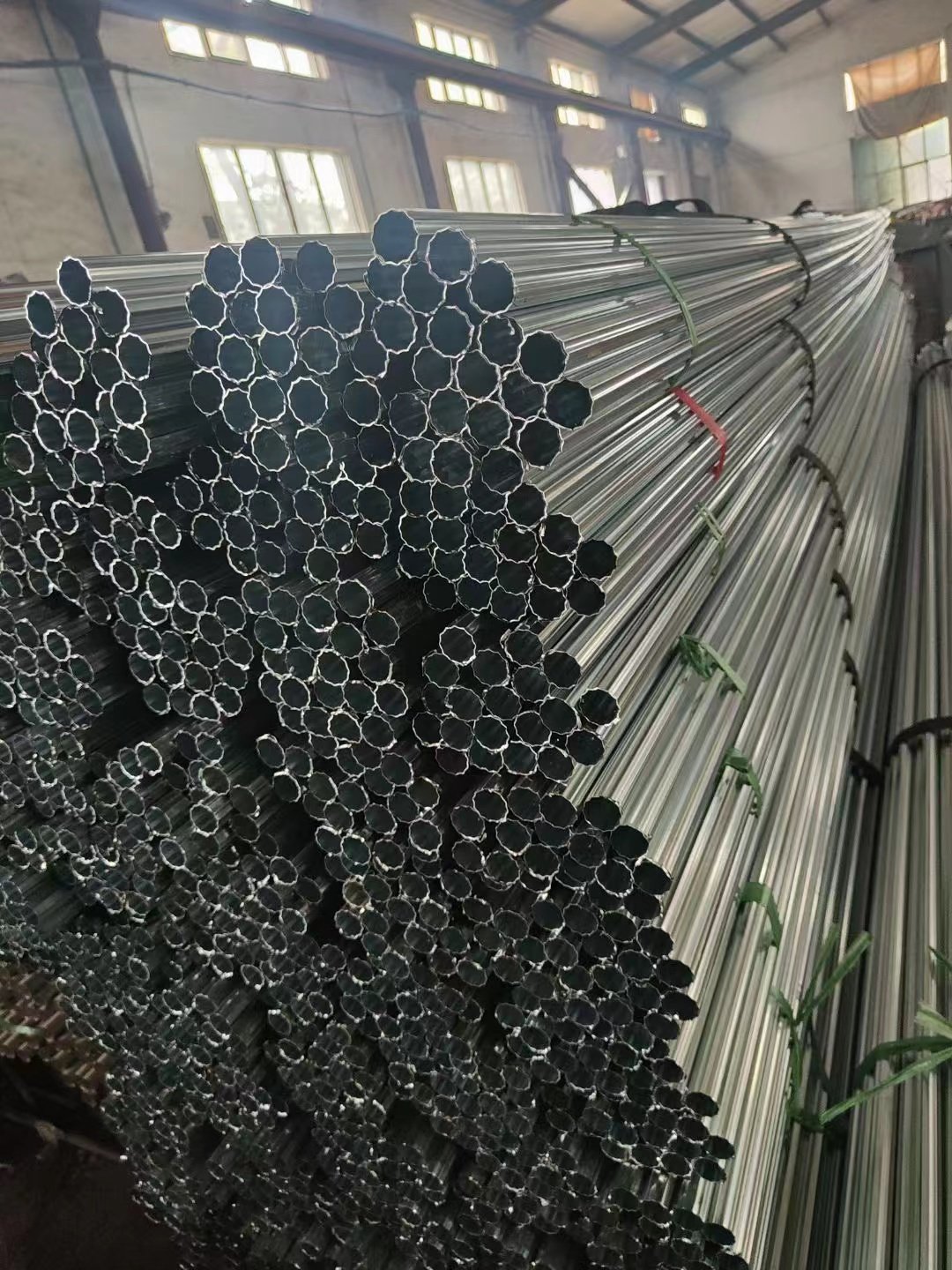 Curtain Rods Customized Modern Single Aluminum Alloy Metal Curtain Rod With Head Rails Accessories for Household Use
