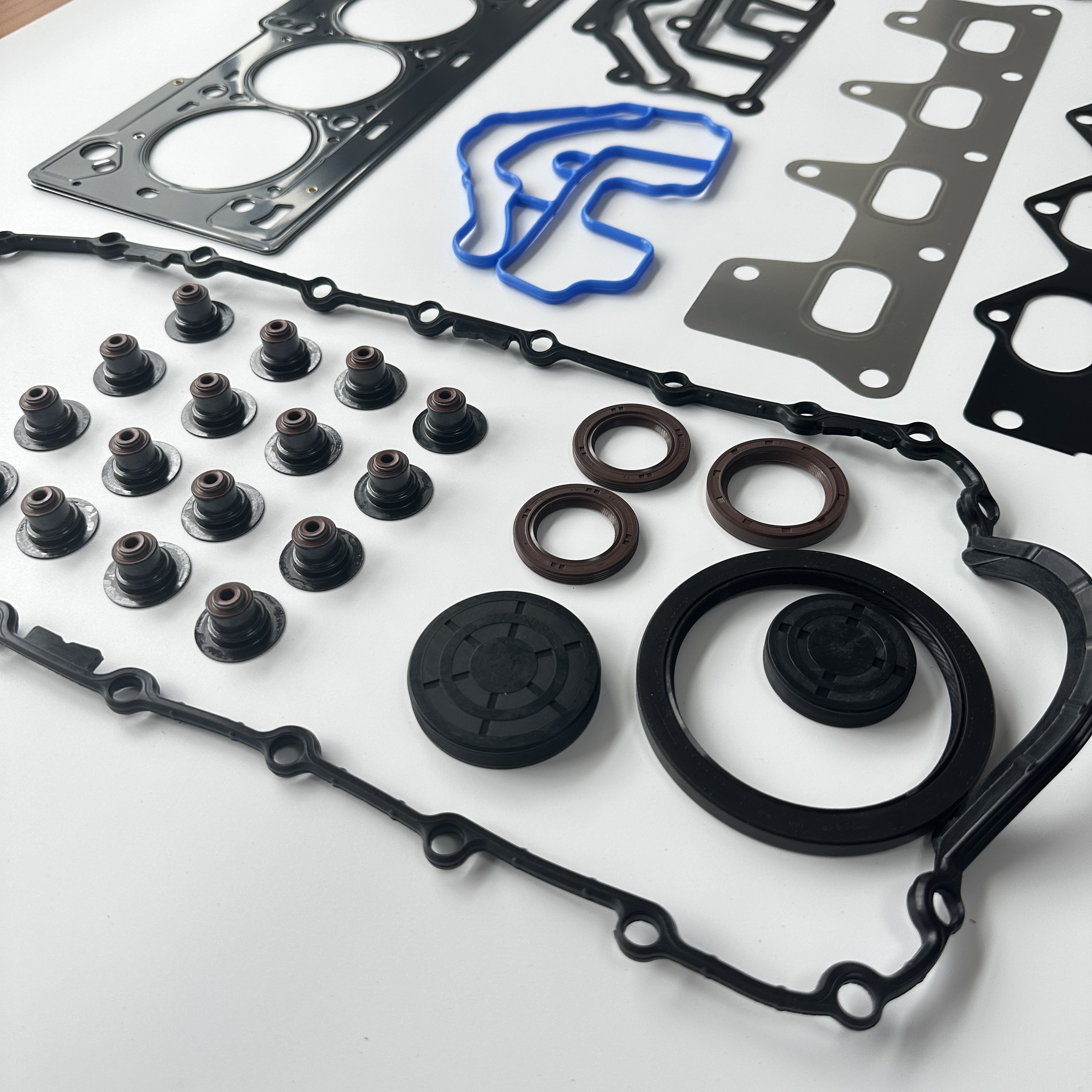 High Quality Full Set Gasket Fots For Renault K4M OEM 7701471886 CLIO II Auto Engine Parts Cylinder Head Gasket Set CLIO II