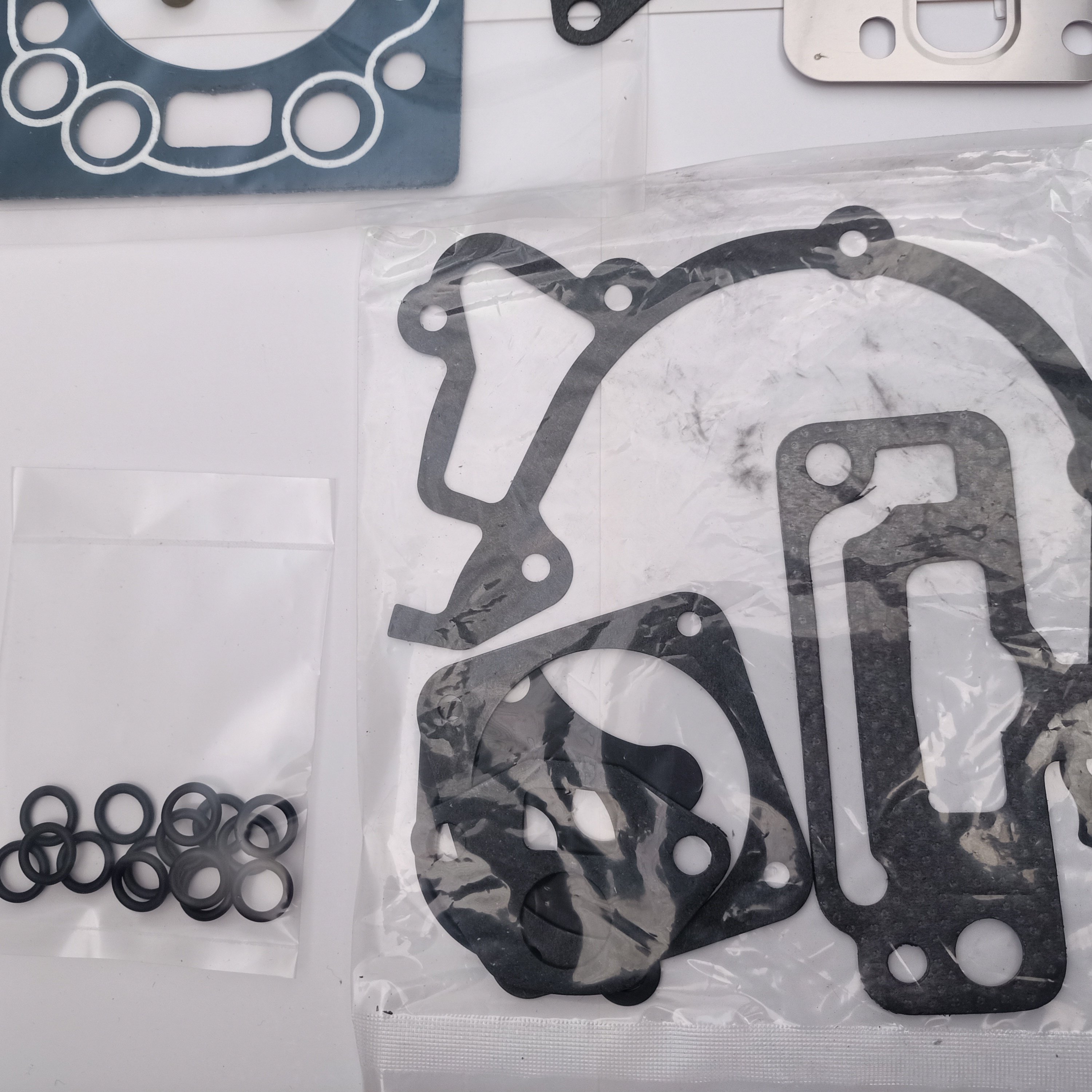 Suitable for DaewooChevrolet EPICA REZZO MPV VIVANT L88 X20SED L34 T20SED engine cylinder head gasket kit OE 50208300 93742408