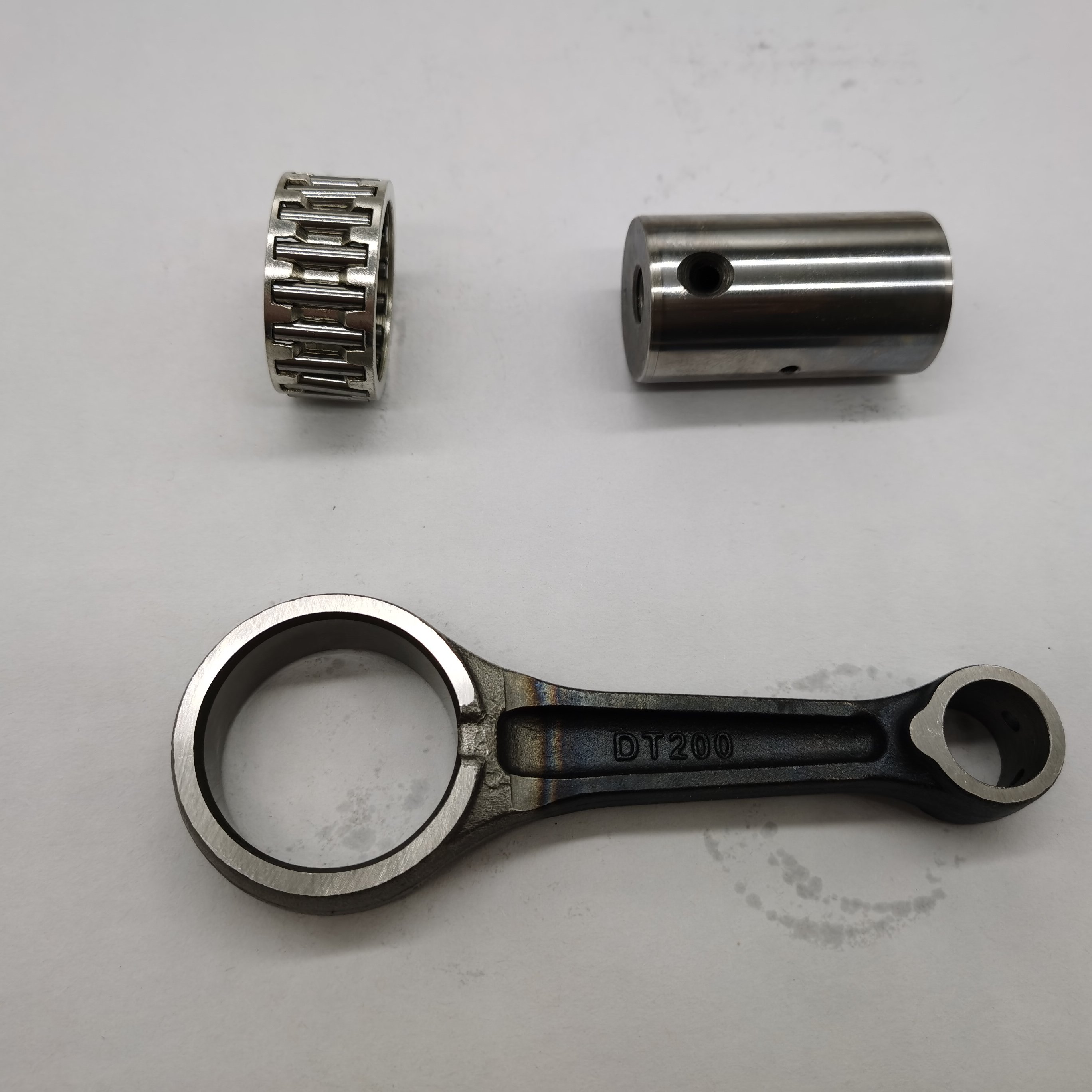 Motorcycle crankshaft crank rod /connecting rod / con rod for DT200 water-cooling engine parts