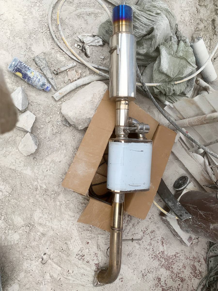 Remotely controlled vehicle vent valve retrofitting acoustic valve drum exhaust valve controler low-detonation street running sound