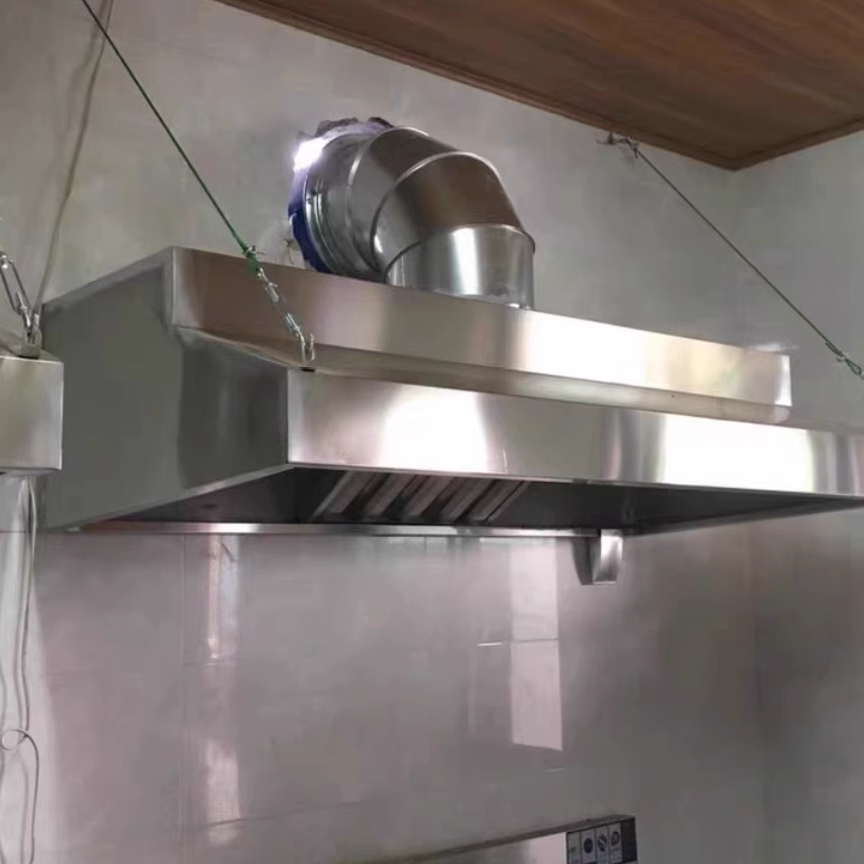 Installation of a large-scale smoke-smoke-deficit in the long-salt kitchen, with a moving fan and a gas fan restaurant