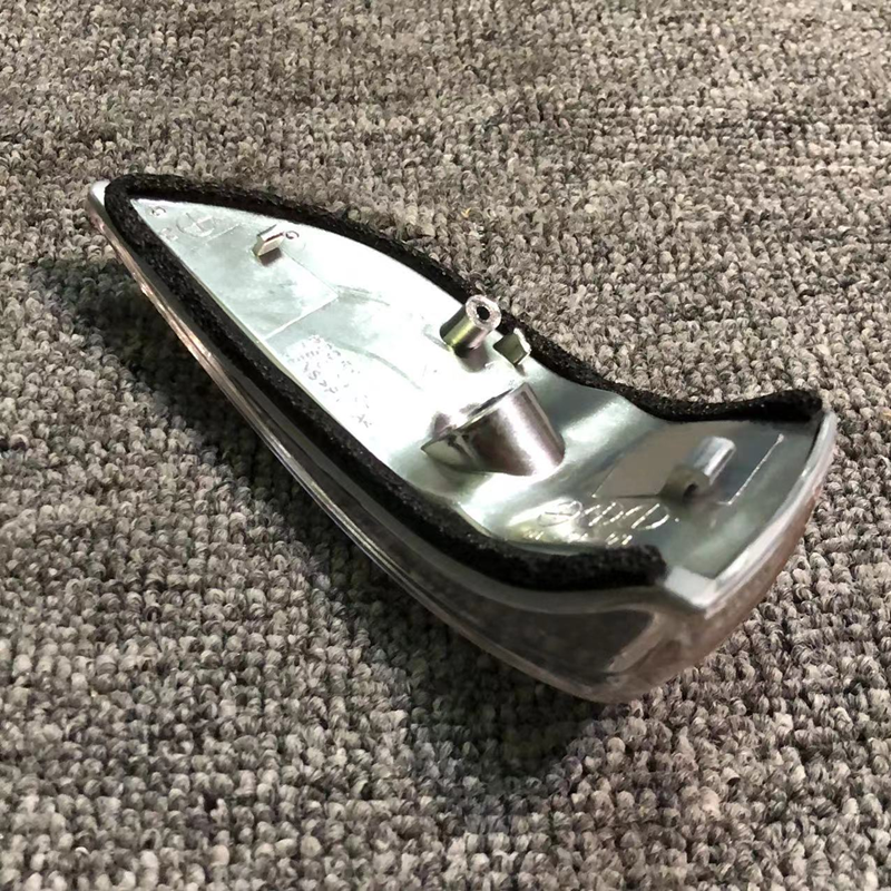 the mirror mirror turns to the lamp