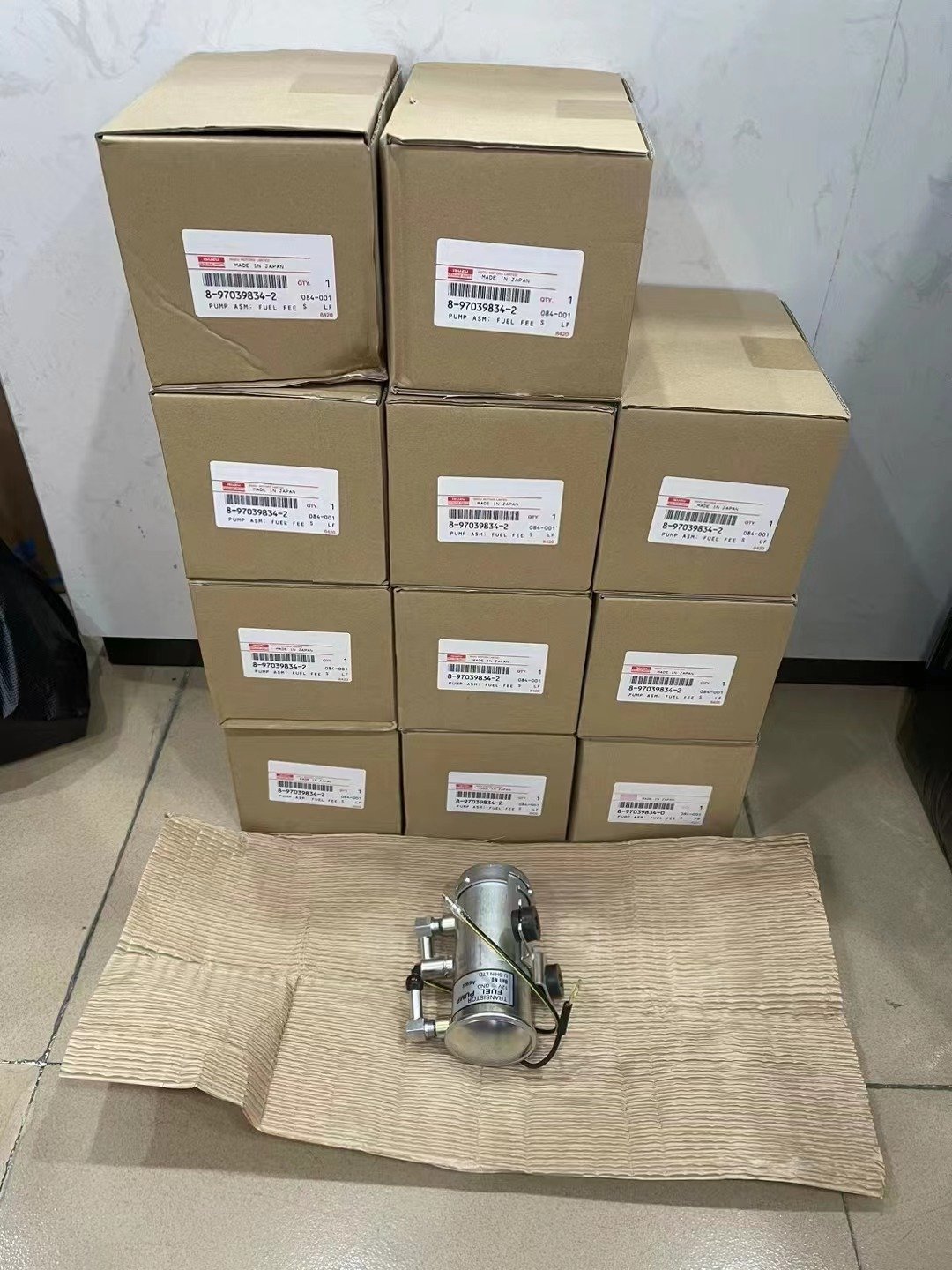 EX55 4LE1/12V Part number 8-97039834-2 Electronic fuel pump
