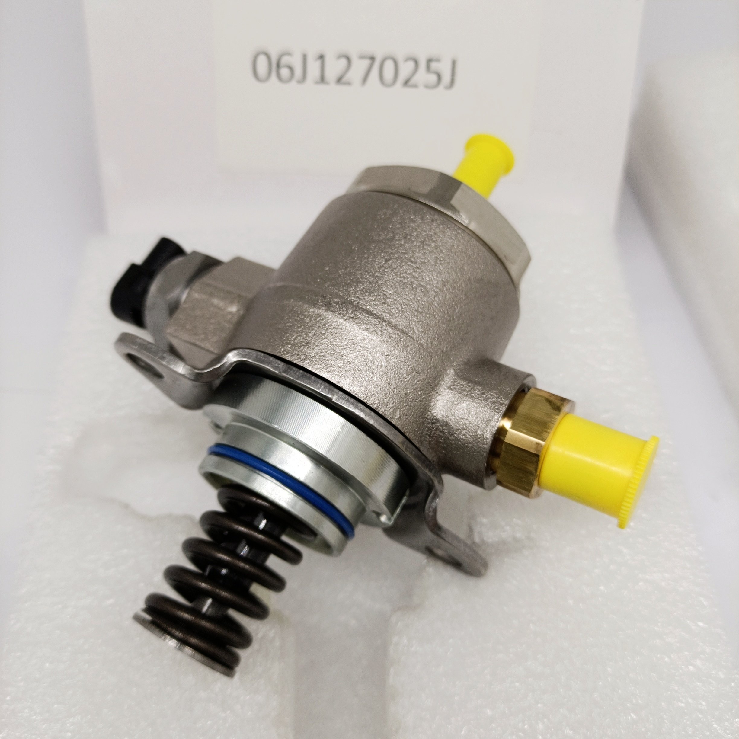 High Pressure Fuel Pump for Auudi A4 A5 Quaattro A6 Q5 TT 1.8L 2.0L 06J127025F, 06J127025G, 06J127025J, 06J127025E