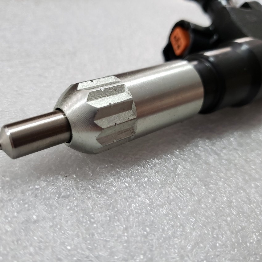 high quality Genuine New Diesel Common Rail Fuel Injector for HINO K13C 0950000137 095000-0139 23910-1043 095000-0137