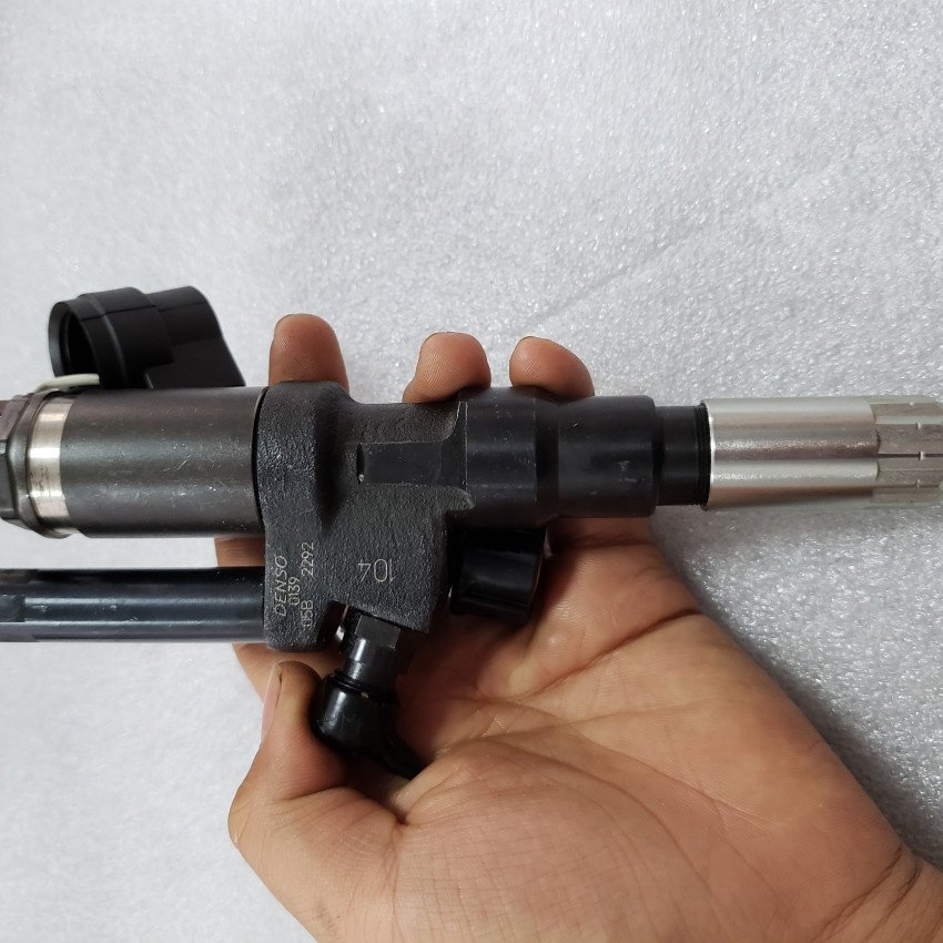 high quality Genuine New Diesel Common Rail Fuel Injector for HINO K13C 0950000137 095000-0139 23910-1043 095000-0137