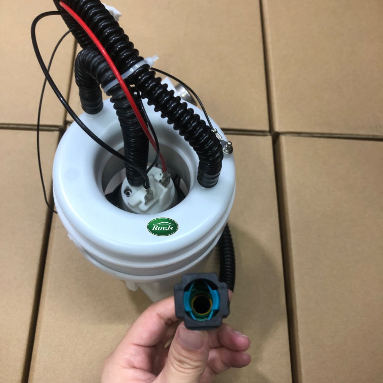 RuvJs auto parts Fuel Pump WGS500060 WGS500061 WGS500120 For Land Rover Range Rover 2005-2009 Discovery 3 2005-2009