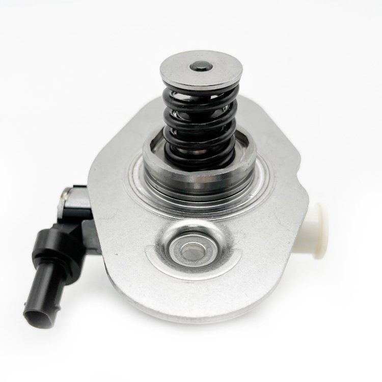 High Pressure Fuel Pump 0261520415 For BMW 750i 750Li 750Li Alpina B7 M550i 2016-2019 13518643464